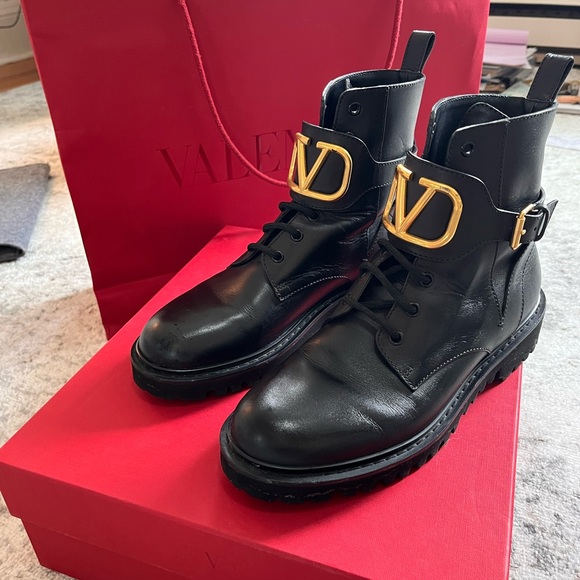 Valentino V Logo Combat Boot Size 40 - Picture 2 of 5